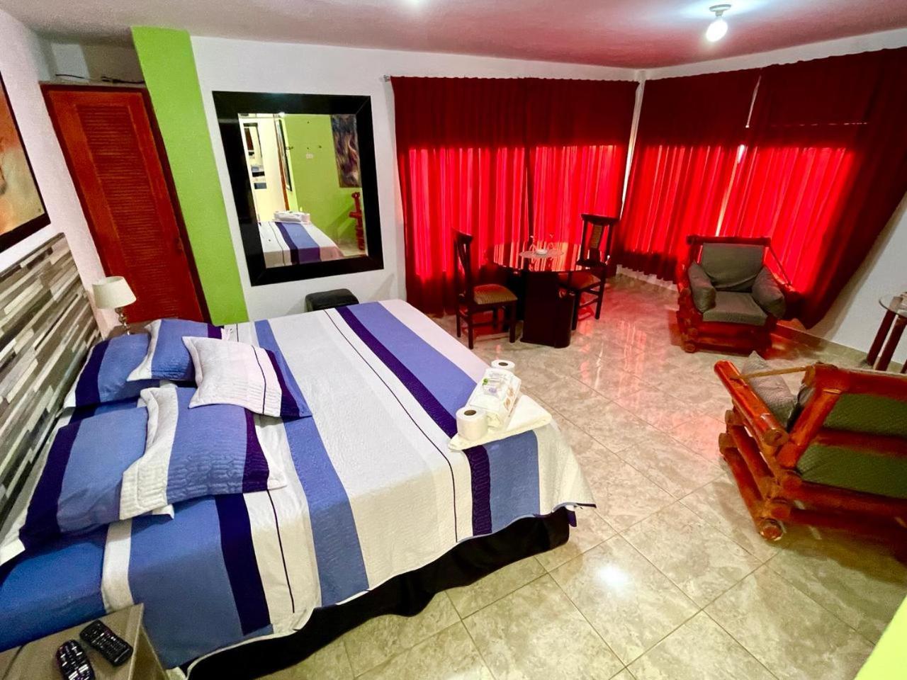 Hostal Ocean Pacifico Пунта Негра Екстериор снимка